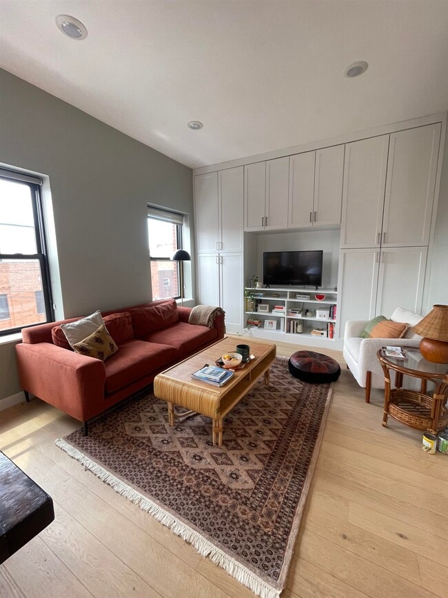 Building Photo - 354 Grove St Unit # 4A