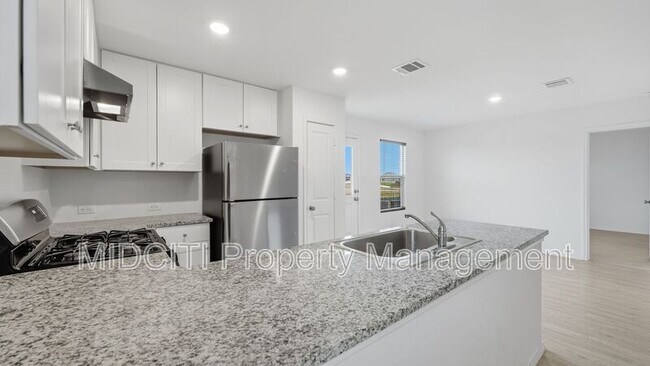 Photo - 2713 Green Finch