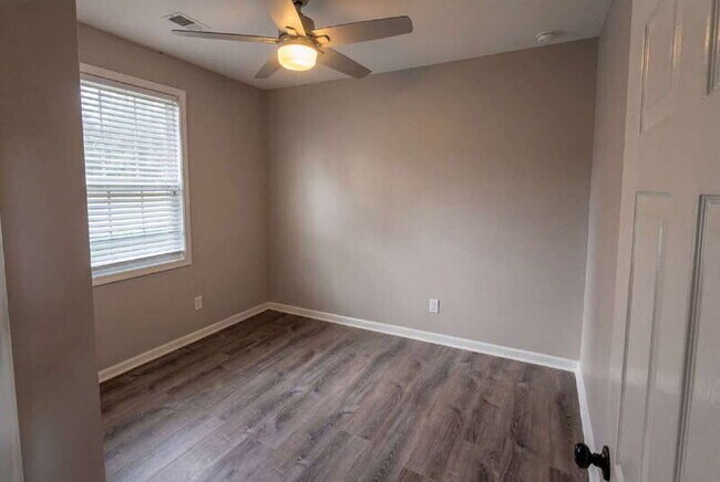 Photo - 226 Polar Rock Rd SW