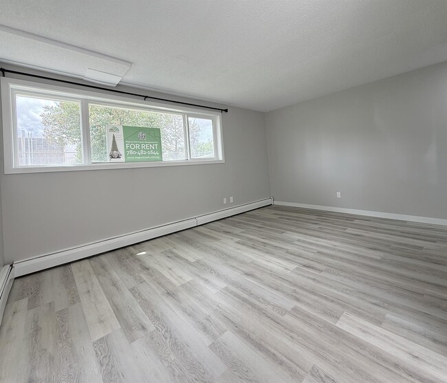 Photo - 1 Bed 1 Bath Unit in Edmonton, AB Unit 3