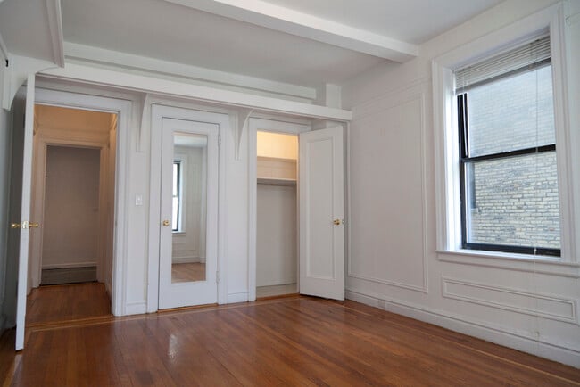 Building Photo - 25 W 68th St Unit 4H Rental