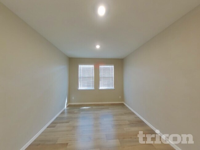 Photo - 448 Walpole Ct