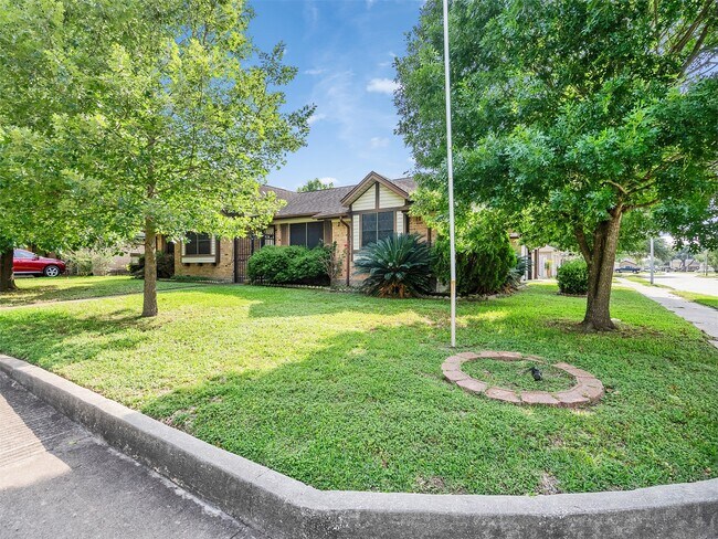 4002 Thistledown Dr