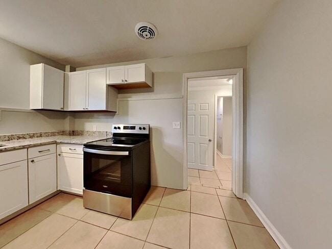 Photo - 3646 Colebrooke Dr