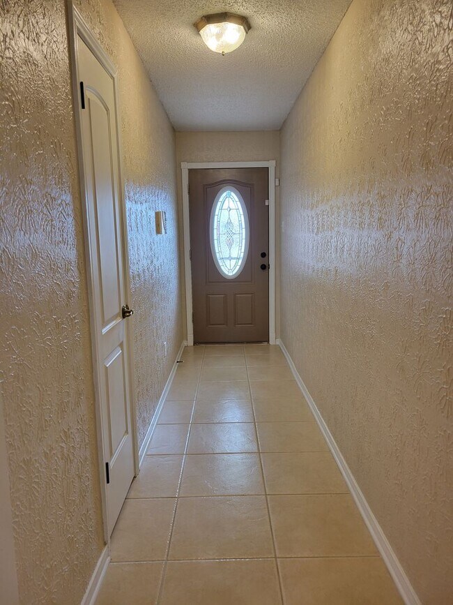 Photo - 3bd/2ba house close to major shopping, restaurants, and Ft. Hood!
