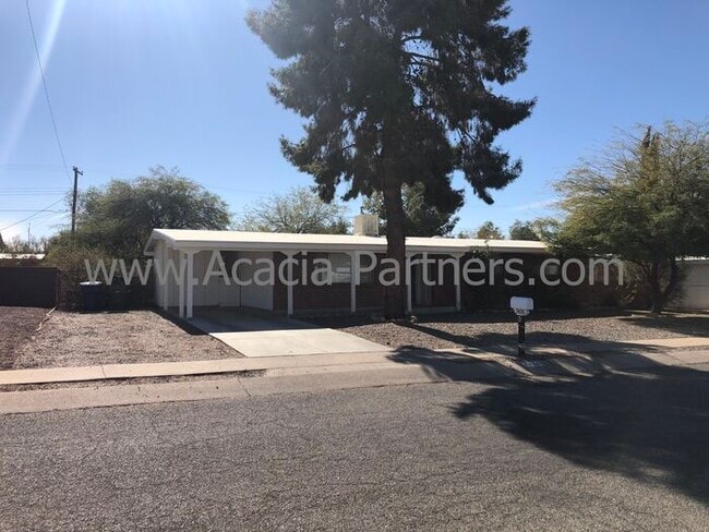 Building Photo - Spacious Eastside Property w/ Fenced Yard