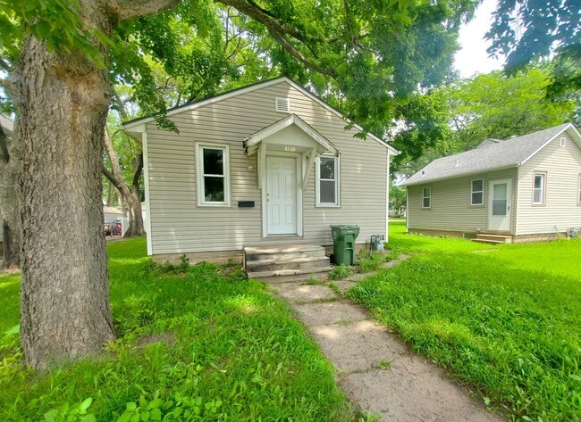 Building Photo - FOR RENT: 147 FRENCH- cute one bedroom bun... Rental