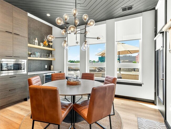 Photo - 102 Court St