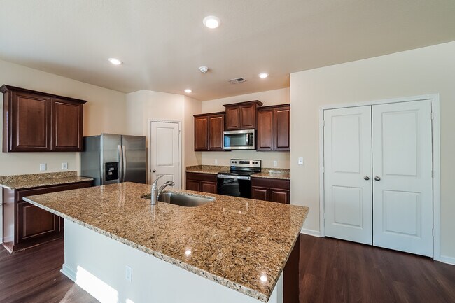 Photo - 430 Clover Cir