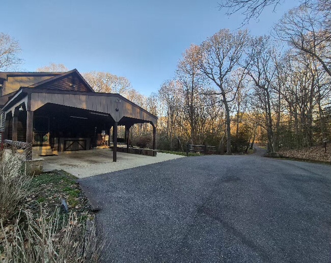 Photo - 3550 Holderness Ln