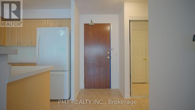 Photo - 9 Michael Power Pl Unité 314