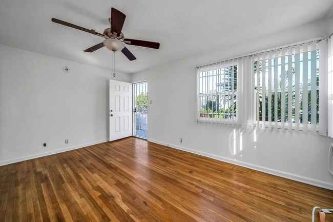 Photo - Studio Unit! Must see Unit 01