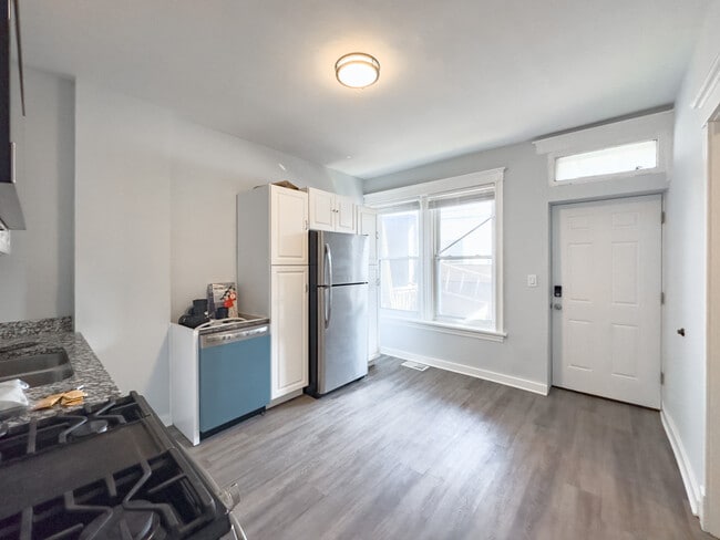 Photo - 3649 W Montrose Ave Unit 1