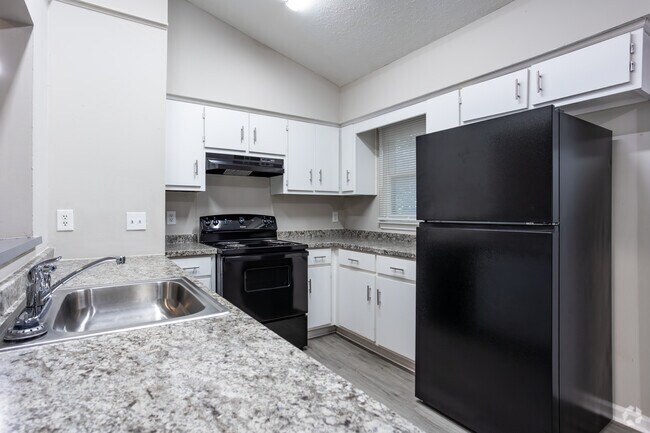 2BR, 2BA - 1,100SF - Kitchen