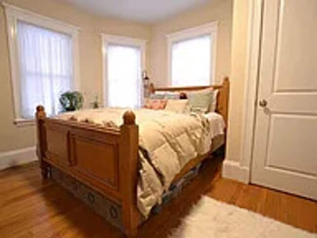 Photo - Brighton 3 Bed / 2 Bath – In-Unit Laundry – 9/1 Move-In