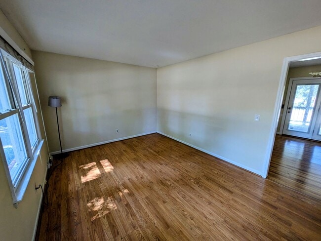 Photo - 1004 Renee Dr