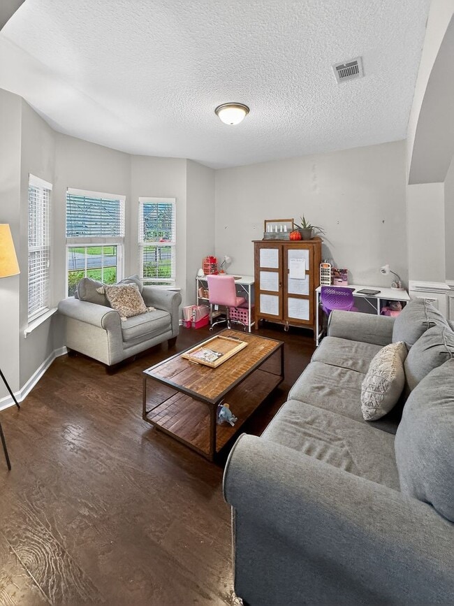 Photo - SPRING MOVE-IN SPECIAL: 50% OFF 1ST MONTH'S RENT!**