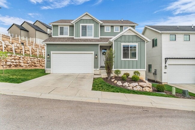 Building Photo - Spacious 6 Bed Home with Dual Kitchens, EV Charging & Modern Finishes in Layton
