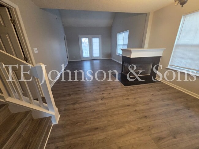 Photo - Spacious 3 Bedroom with Main Level Primary Suite