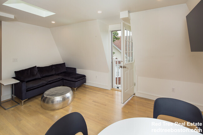 Building Photo - 92 Brown St Unit 1 Rental