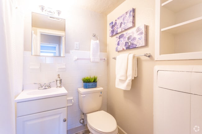 2BR,1BA,-994SF