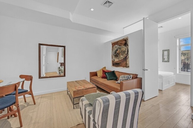 Building Photo - 140 Scholes St Unit 3A