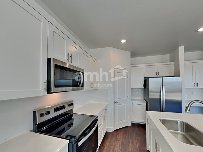 17109 W Lawrence Ln