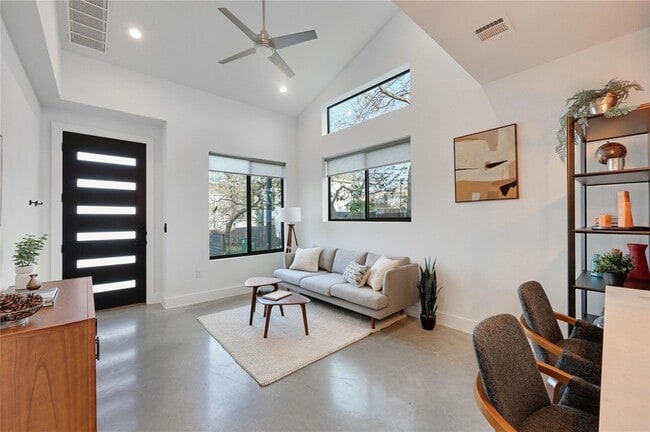 Photo - 1208 Walnut Ave