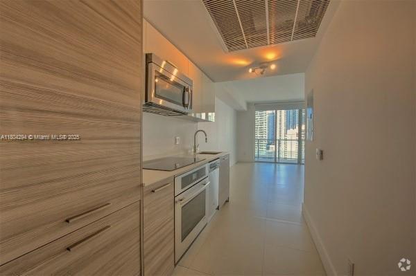 Building Photo - 1300 Brickell Bay Dr Unit 2013 Rental