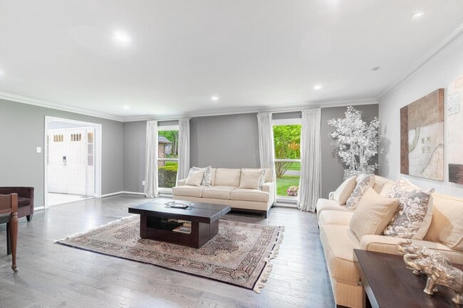 Photo - 820 Ridge Dr