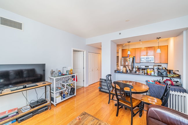 Photo - 1400 S Michigan Ave