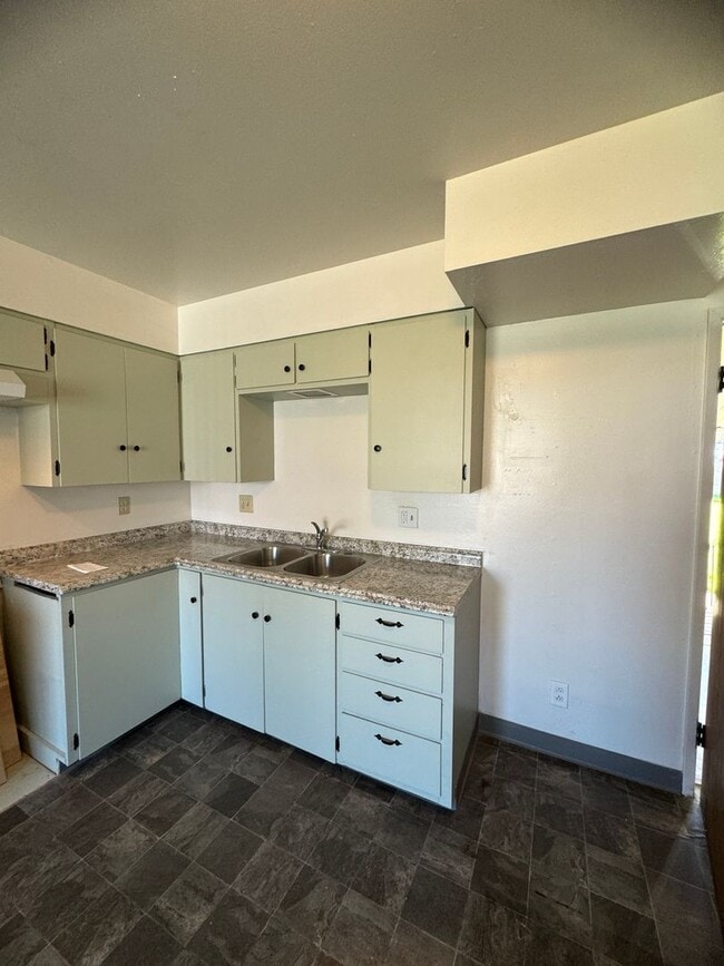 Photo - Spacious 3 Bedroom with large yard