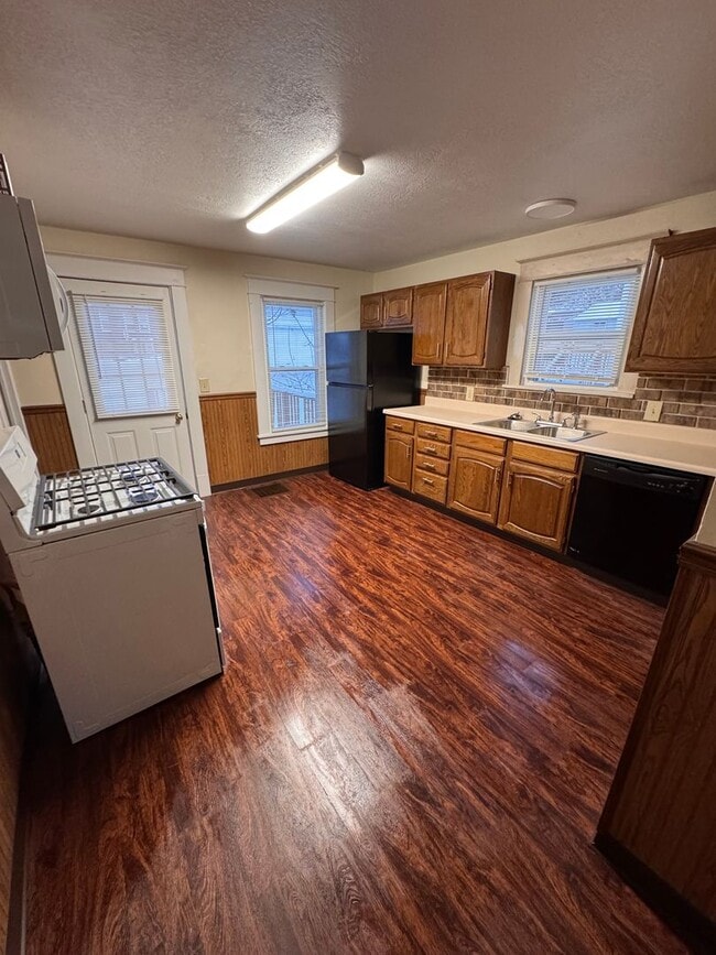 Photo - 100 Smithsonian St