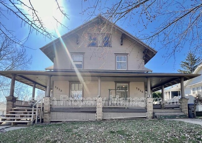 Building Photo - 1313 Division St Rental