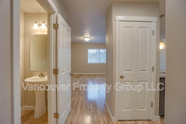 Photo - 7428 NE 62nd St