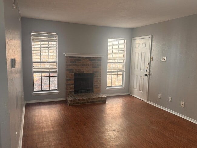 Building Photo - 9520 Royal Ln Unit 317C
