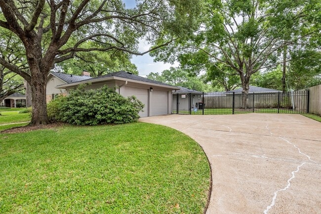 Photo - 10051 Meadow Lake Ln