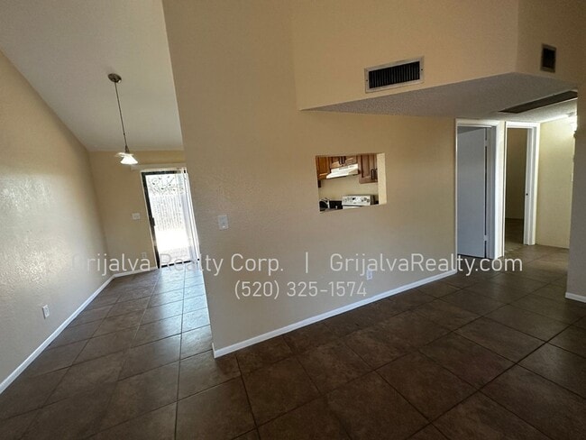 Photo - 2020 N Madelyn Ave Unit 2022