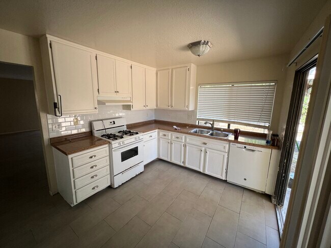 120 Avenida Las Brisas Unit B