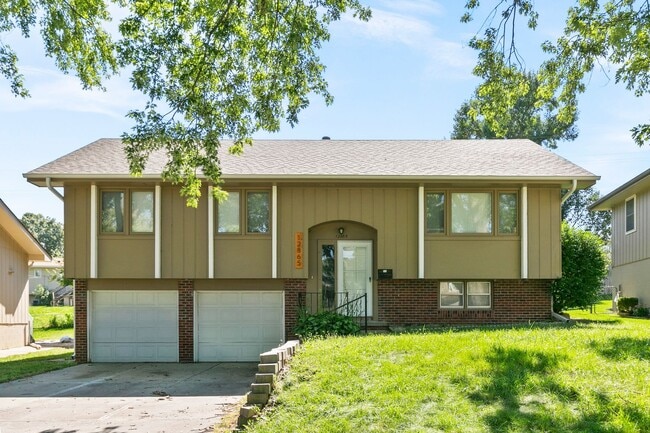 Building Photo - Stylish 3-Bed, 2-Bath Renovated Home with ...