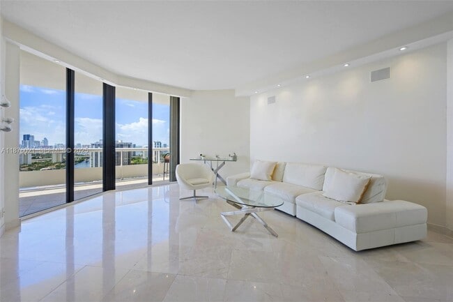 Photo - 20191 E Country Club Dr Unidad TS8