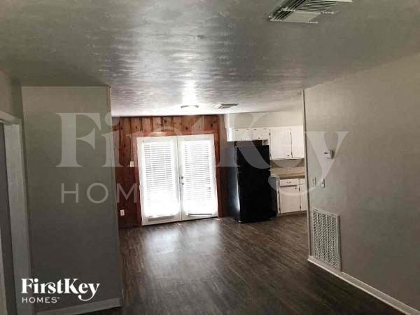 Photo - 3105 McKinney Dr