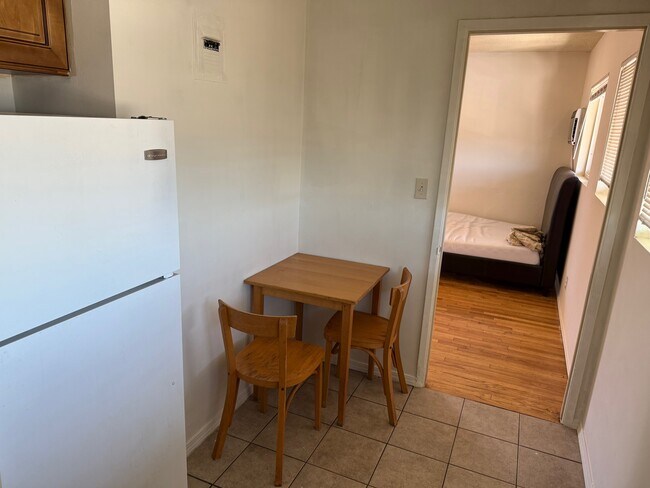 Photo - 5542 Kester Ave