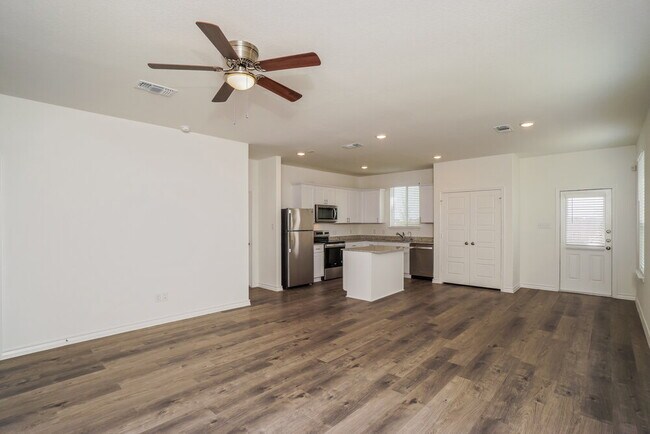 Photo - 1637 Viola Ln