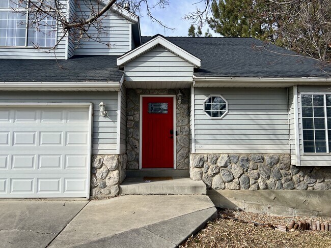 Photo - 2211 Sierra Dr