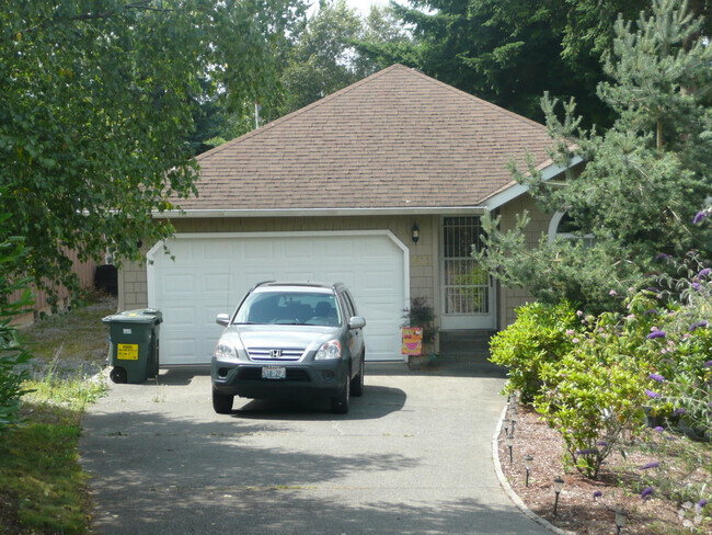 Building Photo - 1423 Toledo St Rental