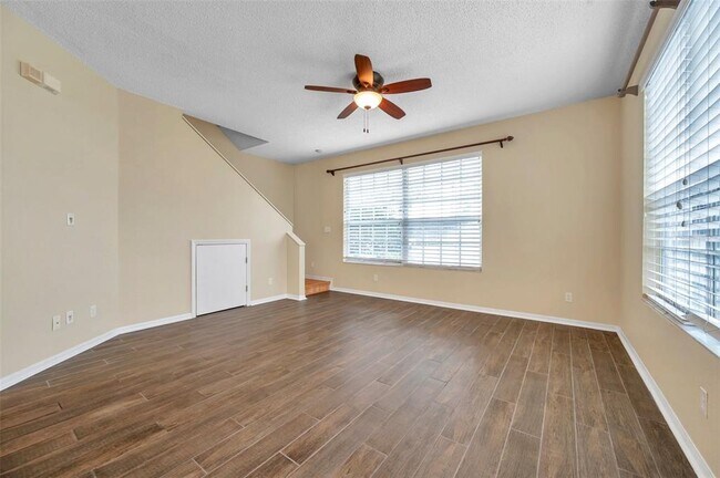 Photo - 2739 Enterprise Rd E