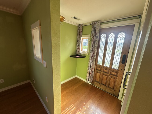 Photo - 701 S 59th St