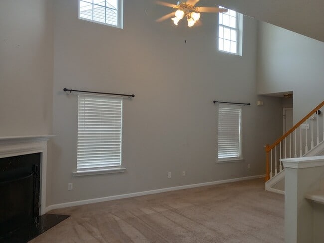 Photo - 108 Lacombe Ct