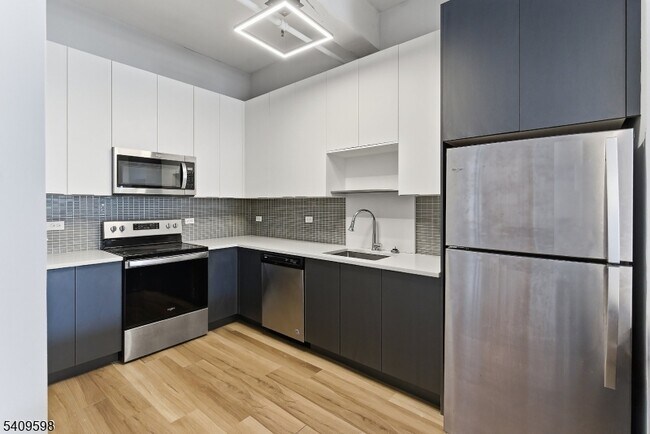 Photo - 160 Lafayette St Unit 105